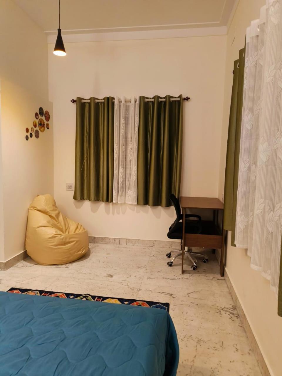 Homestayz Crown Bengaluru Szoba fotó